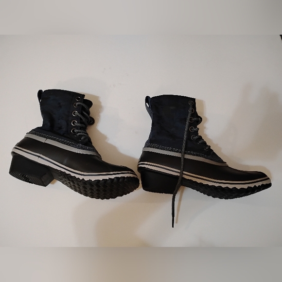 Sorel Shoes - SOREL Women's Black Blue Boots Waterproof Hand Crafted Natural Rubber LaceUp 9.5